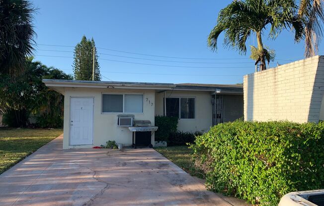 717 NE 10 ST, APT 3 Hallandale, FL 33009