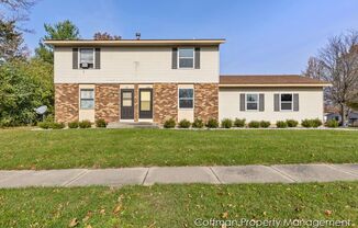 2511-2513 Ridgefield Dr NE