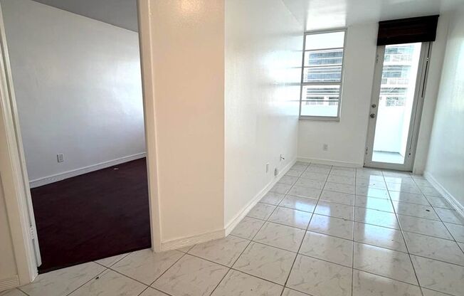 1 bed, 1 bath, $2,400, Unit Unit 1027
