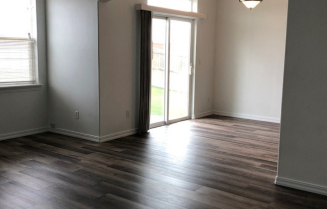 Large 3 Bedroom Home in Park Orchard Neighborhood.