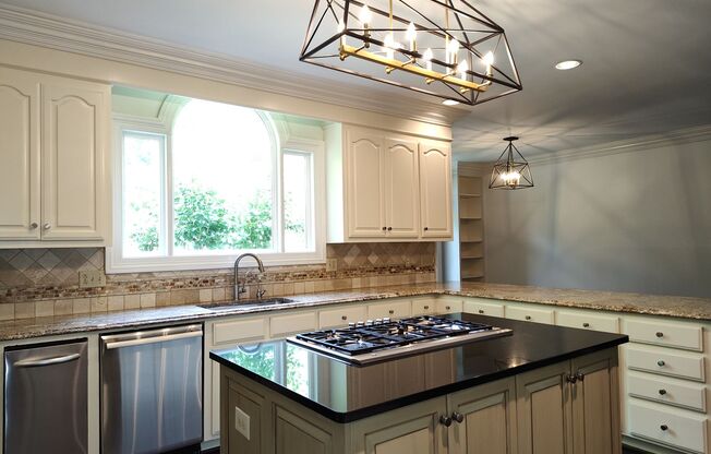 Gorgeous 4 beds, 3.5 bath home located in the Giverny Community!