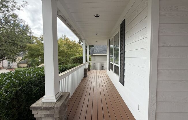 Tualatin 3 Bedroom with Den + Bonus Room 2.5 Bath Home! Close to Legacy Hospital. Has A/C, Includes Lawncare!