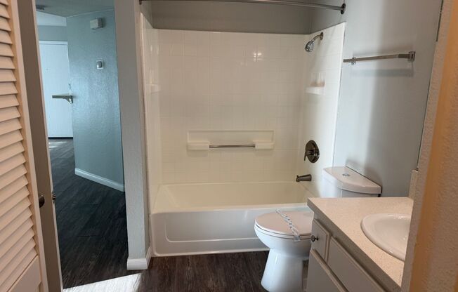 1 bed, 1 bath, 694 sqft, $2,455, Unit 811