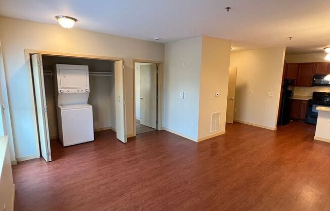 1 bed, 1 bath, 735 sqft, $1,175, Unit 101