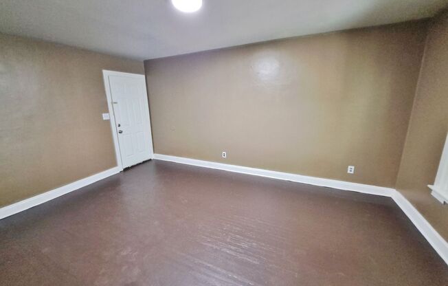 2 beds, 1 bath, 750 sqft, $985, Unit Unit E