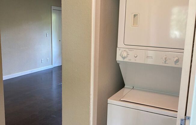 2 beds, 1 bath, 732 sqft, $2,295, Unit #1