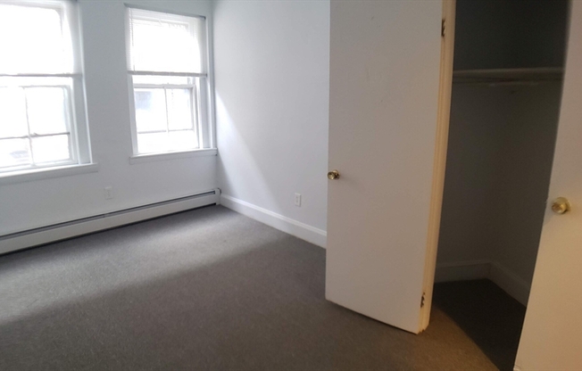 4 beds, 1 bath, 1,100 sqft, $3,800, Unit 3