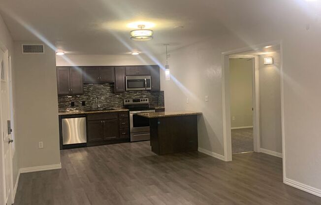 2 beds, 1.5 baths, 850 sqft, $1,150, Unit 15