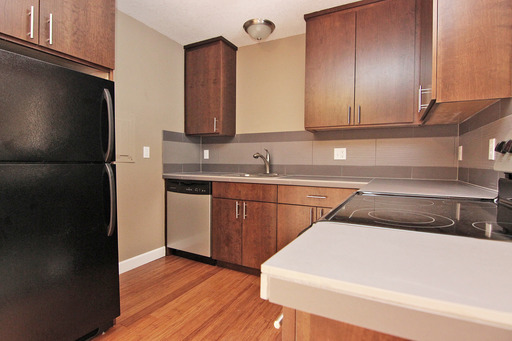 1 bed, 1 bath, 650 sqft, $1,429, Unit 2226 E