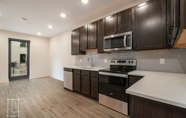 1 bed, 1 bath, 470 sqft, $1,325, Unit 1050 N 4th St. Apt. 208