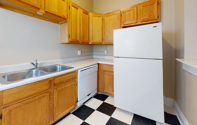 Mt. Vernon Apartments (524 S. 31st St.)