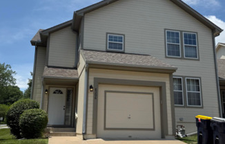 Spacious 3 Bed, 2.5 Bath Home in Kansas City North!