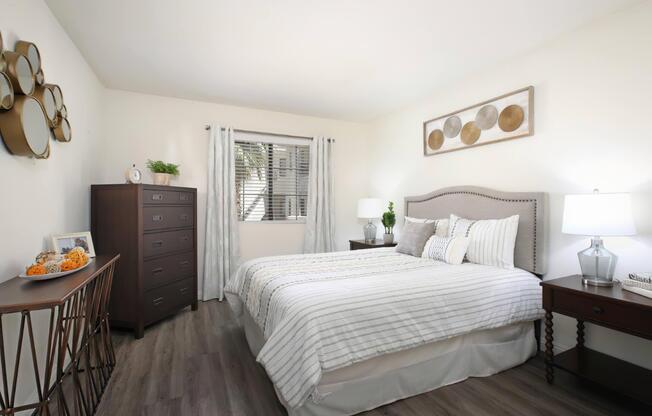 a bedroom with a bed in a hotel room