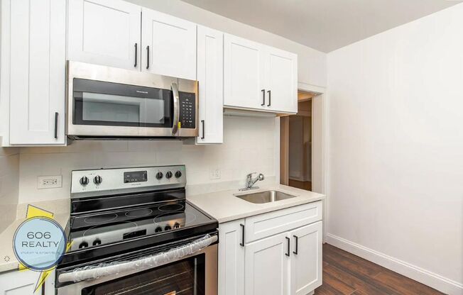 Beautiful Berwyn Apartments on Kenilworth!