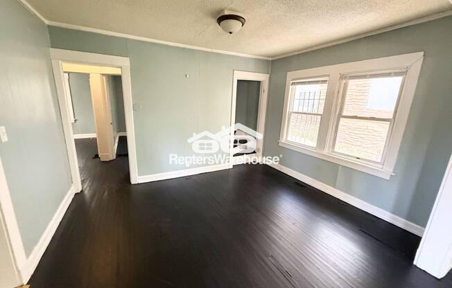 1526 E 50 ST