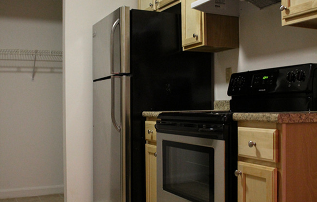3 beds, 1 bath, 1,218 sqft, $2,700, Unit 338
