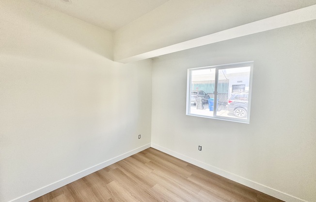1135 S DOHENY DR