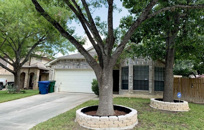 Ready for Move In! A wonderful all brick 1 Story 3 Bedroom 2 Bath in Lincoln Park - West SA