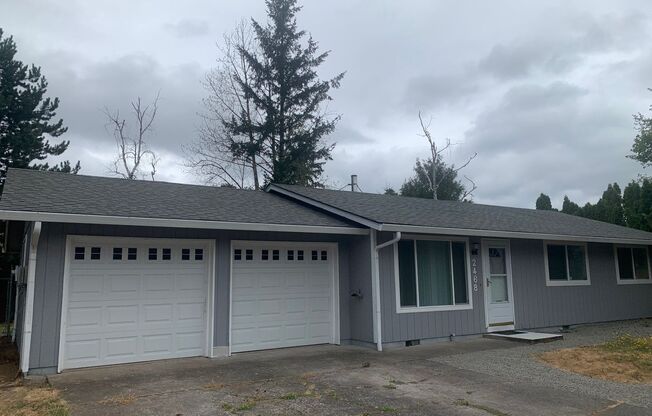 Tidy Gresham Ranch Style Home