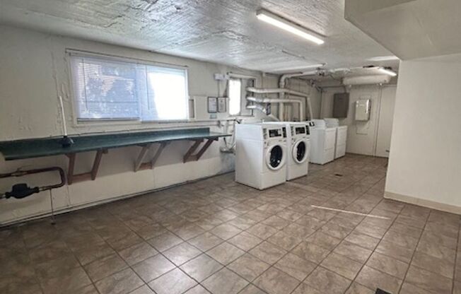 1 bed, 1 bath, 550 sqft, $1,220, Unit F09