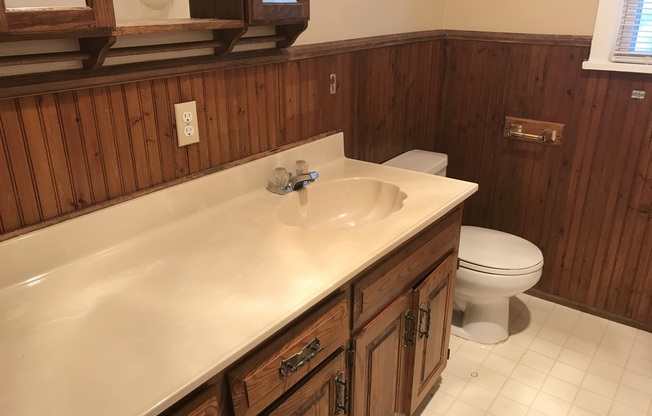 3 beds, 1 bath, $1,095