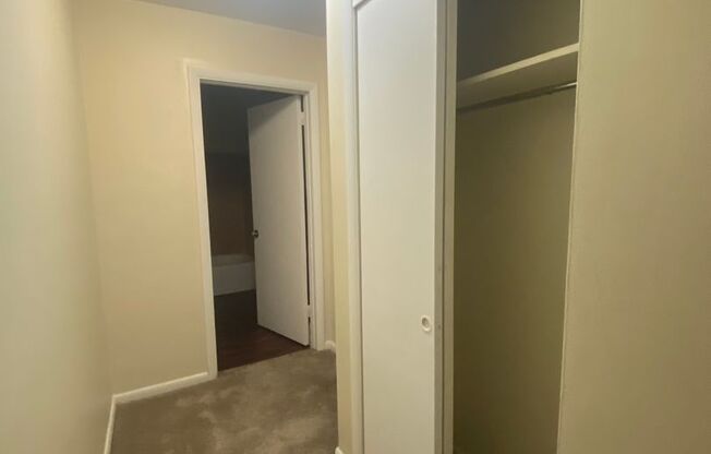 1 bed, 1 bath, 601 sqft, $1,050, Unit D02
