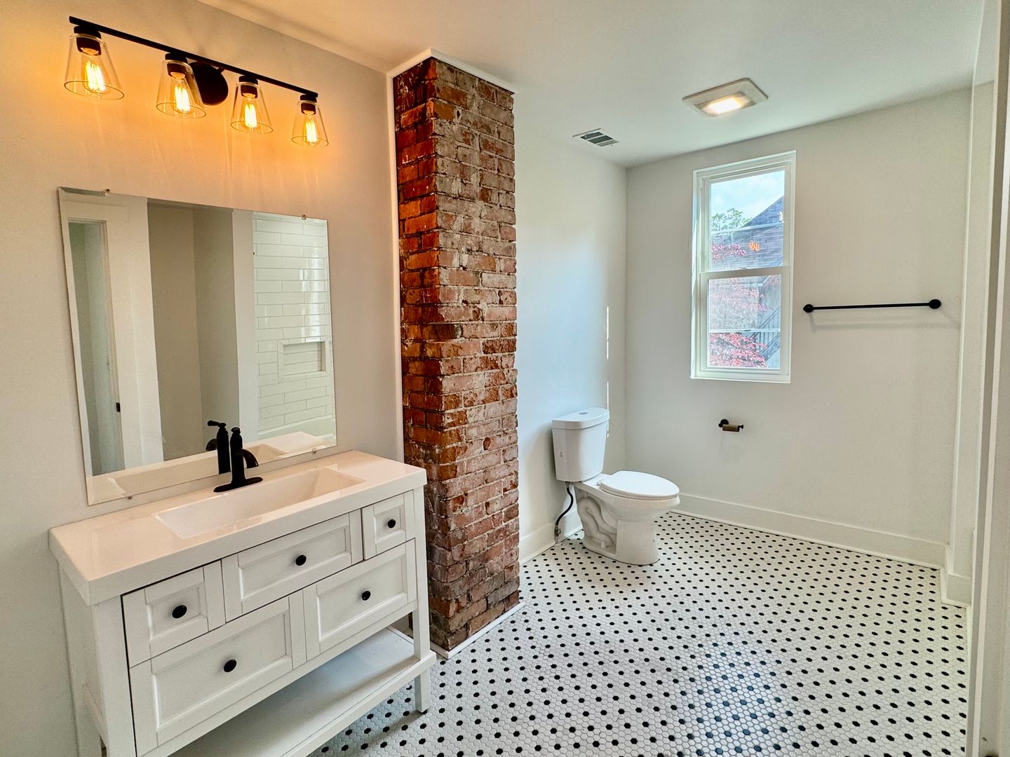 Completely Renovated 3 Bed, 2.5 Bath Home Plus Huge Bonus Room! Tons Of Space - Available Now in Highland Park!