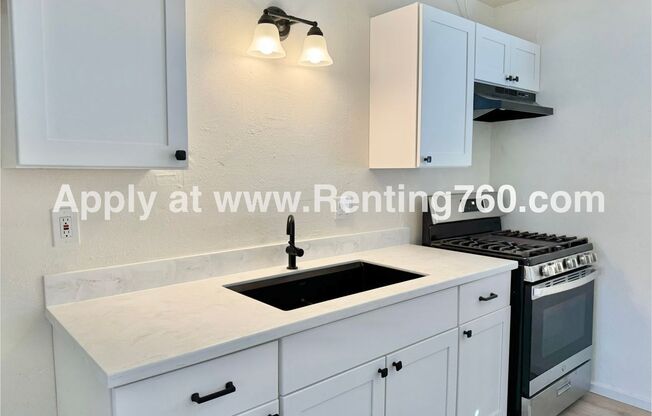 Newly Remodeled 2 Bedroom 1 bathroom Home!