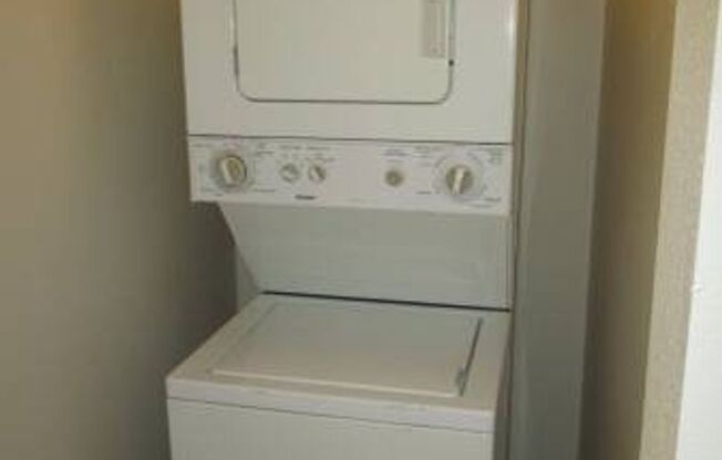 2 beds, 1 bath, 868 sqft, $1,784, Unit 18