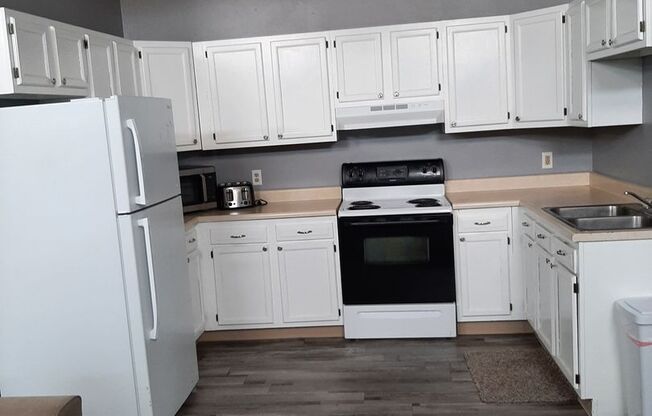 2 beds, 1 bath, $1,000, Unit 516-3A