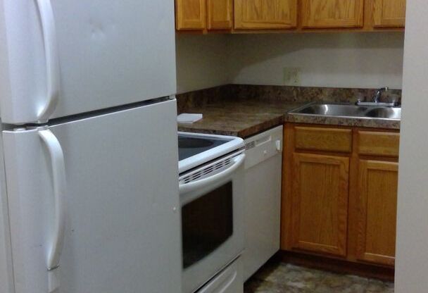 Studio, 1 bath, 550 sqft, $775, Unit 824