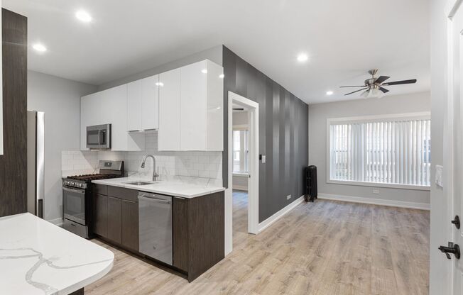 2 beds, 1 bath, 674 sqft, $2,200, Unit 6956-1