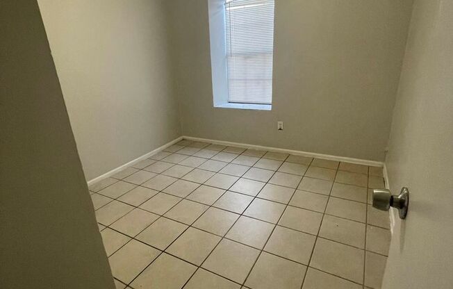 2 beds, 1 bath, 708 sqft, $799, Unit 28