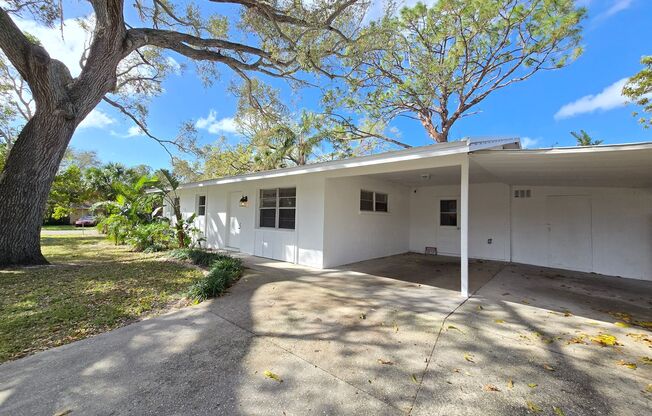 South Sarasota 3 bed/ 1 bath Home Availble now!