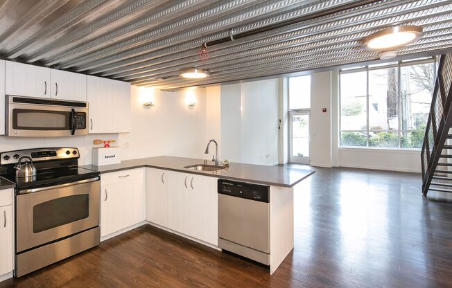 1 bed, 1 bath, 1,005 sqft, $2,795, Unit 102