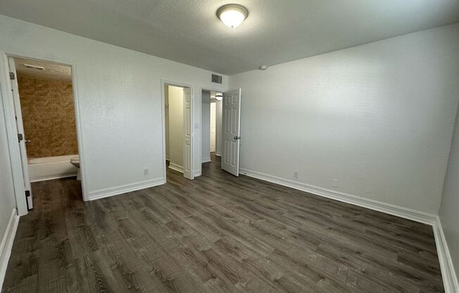 2 beds, 2 baths, 900 sqft, $1,995, Unit 302
