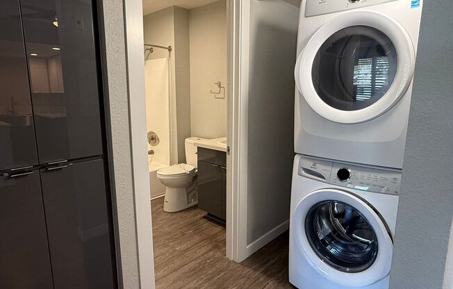 2 beds, 2 baths, 910 sqft, $2,670, Unit 7H