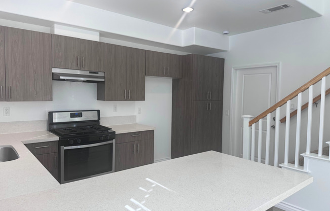 Big and Beautiful 4 bedroom, 3 bath + loft townhouse in gated community. Must see!! 11942 Terra Bella St.