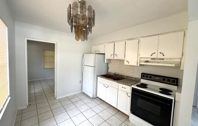 3 beds, 1.5 baths, 828 sqft, $2,050, Unit 4725 34th St W