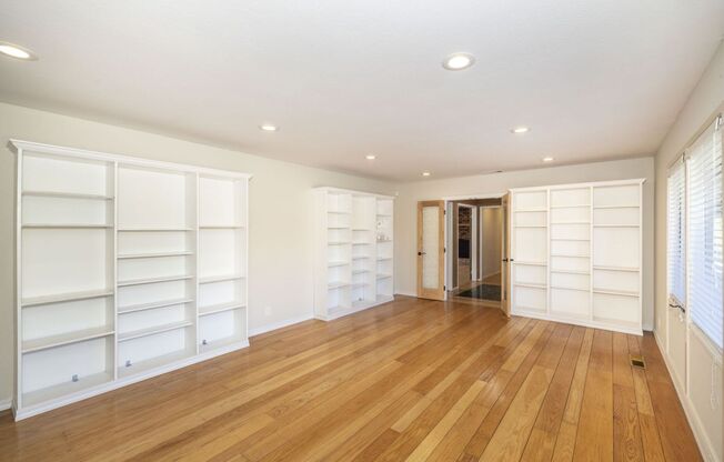 Spacious 3 Bed, 2.5 Bath Home in Quiet Neighborhood w/ AC + Pool!