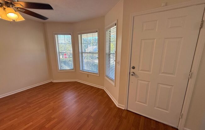 SHORT TERM LEASE AVAILABLE THROUGH APRIL 30! Cute one level Home in Shelton Park
