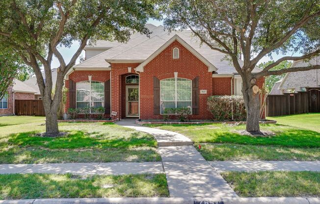 Spacious 4 bedrm with 3 bath, and 2 living area home and Game rm. Tile entry which leads all the way into a spacious kitchen