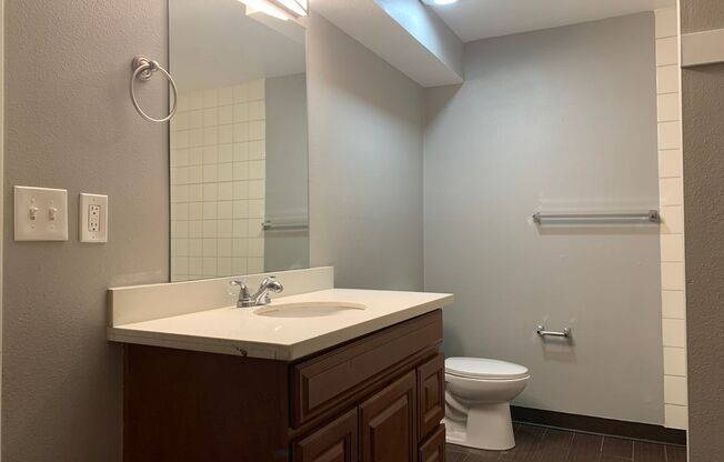 1 bed, 1 bath, 650 sqft, $1,075, Unit Azul Apartments- #164