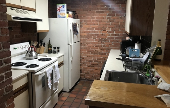 2 beds, 1 bath, 884 sqft, $4,000, Unit 108