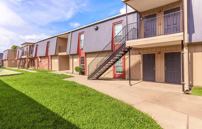 Whispering Palms - Apartments in New Orleans, LA