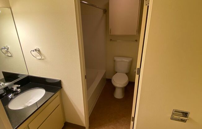 2 beds, 1.5 baths, 940 sqft, $1,607, Unit 0149