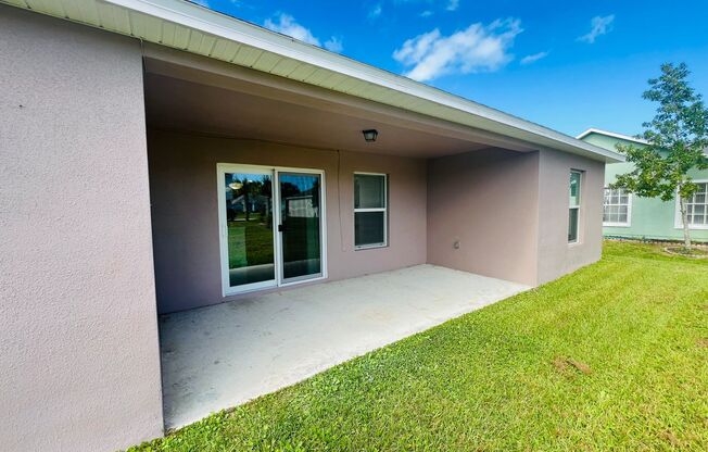 GORGEOUS 4 Bedroom/ 2 Bathroom in Palm Bay!!