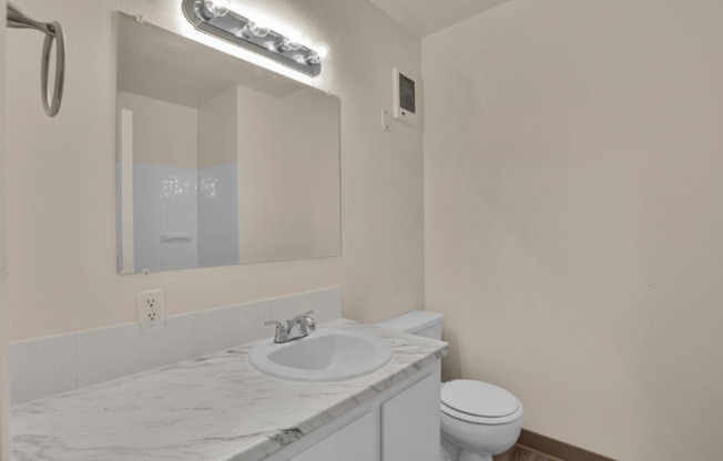 2 beds, 1 bath, 900 sqft, $1,575, Unit 760-24