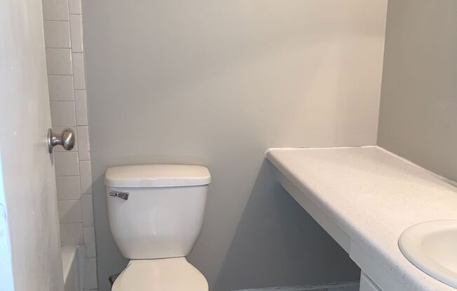 2 beds, 1 bath, 980 sqft, $1,423, Unit 129H