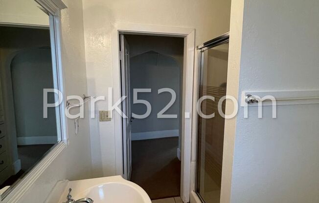 1 bed, 1 bath, $1,225